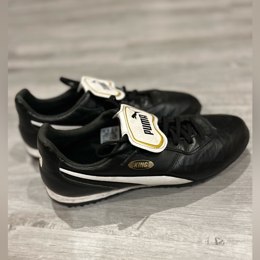 Puma King turf/artificial grass shoes in EUC.